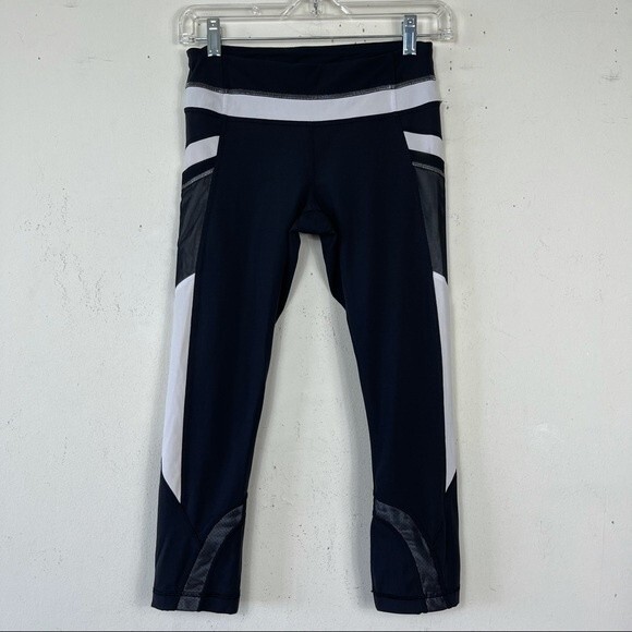 Lululemon Run Inspire Crop II All Full-On Luxtreme Black / White Leggings 4 - Picture 8 of 16